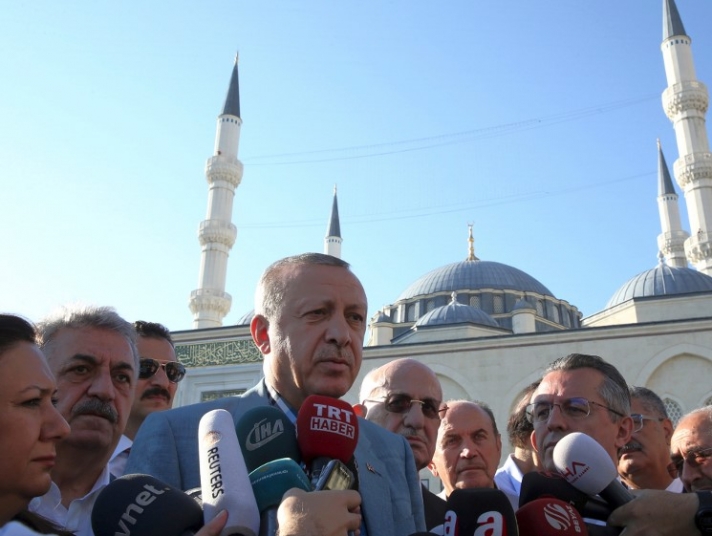 Την ώρα που προσκυνούσε σε τέμενος Λιποθύμησε ο Ερντογάν μέσα σε τζαμί -Μεταφέρθηκε στο νοσοκομείο