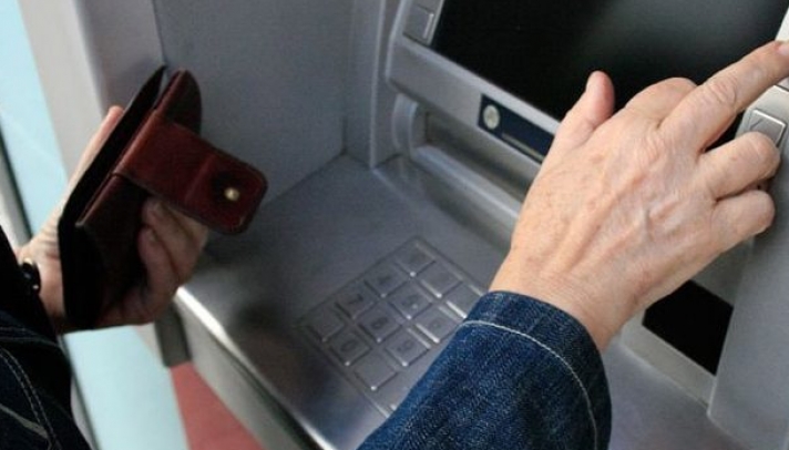 Δικαστήριο δικαίωσε 76χρονη θύμα κλοπής κάρτας ATM – Επιστράφηκε το ποσό