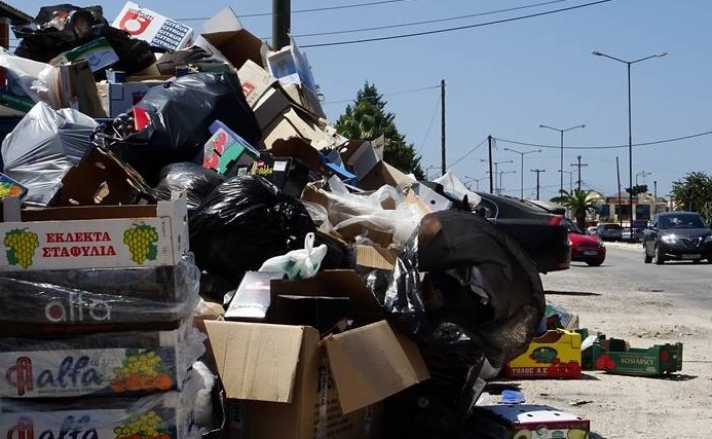 Ζάκυνθος: Συνεχίζει να πνίγεται στα σκουπίδια