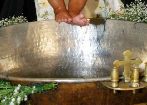 “Eμπάργκο” σε νονά επειδή είχε κάνει πολιτικό γάμο Απαγόρευσαν σε νονά να βαφτίσει το παιδί