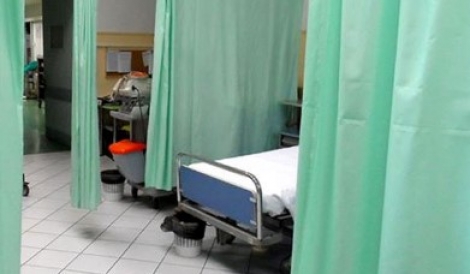 Ρομά έκαναν γυαλιά-καρφιά το Νοσοκομείο Χαλκίδας για τον θάνατο 30χρονου άνδρα