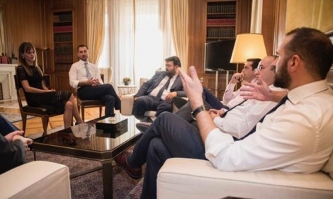 Τα είπε ο Τσίπρας με τους υπουργούς της γενιάς του (ΦΩΤΟ)