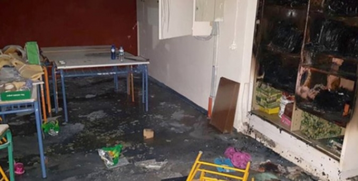 Άγνωστοι έβαλαν φωτιά σε σχολείο στο Παλαιό Φάληρο
