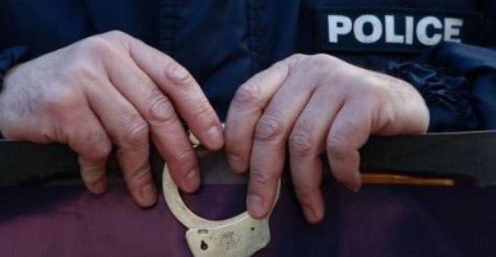 ΕΜΠΛΕΚΟΝΤΑΙ ΔΥΟ ΑΚΟΜΗ ΑΣΤΥΝΟΜΙΚΟΙ - Συνελήφθη διοικητής μεγάλου Αστυνομικού Τμήματος της Αττικής - Εκβίαζε καταστηματάρχη