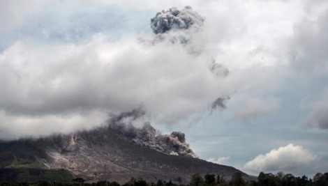 Εξερράγη ηφαίστειο στην Ινδονησία, το ύψος της στάχτης ξεπερνάει τα τρία χιλιόμετρα