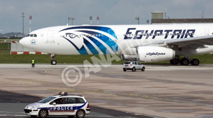 Ο αντιπρόεδρος της EgyptAir επιβεβαιώνει: Τα συντρίμμια που βρήκαν οι ελληνικές αρχές δεν ανήκουν στην πτήση 804