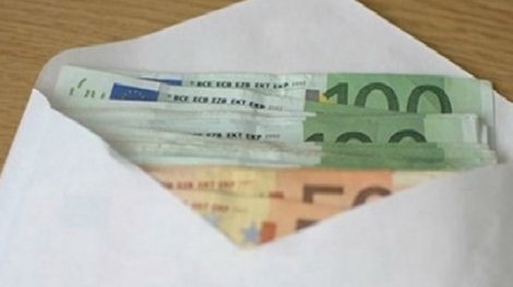 Καλαμάτα: Βρήκε 950 ευρώ στον δρόμο και τα παρέδωσε στην αστυνομία