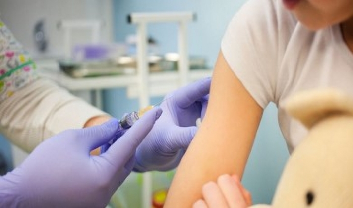 Αγρίνιο: Παρέλυσε το χέρι 17χρονης μόλις έκανε εμβόλιο!