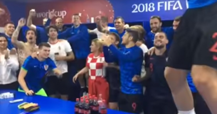 Μουντιάλ 2018: «Πάρτι» έκανε η πρόεδρος της Κροατίας με τους παίκτες στα αποδυτήρια
