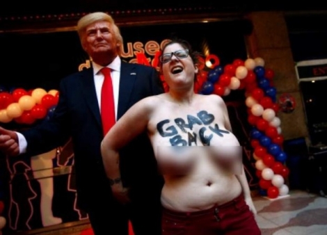 Γυμνή Ακτιβίστρια κατά του Τραμπ
