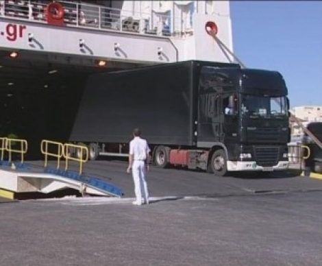 ΠΑΤΡΑ:Νεκρός 68 χρονος οδηγός νταλίκας μέσα σε πλοίο προς Ιταλία-ΕΞΕΠΝΕΥΣΕ ΑΝΑΜΕΣΑ ΣΕ ΔΥΟ ΦΟΡΤΗΓΑ