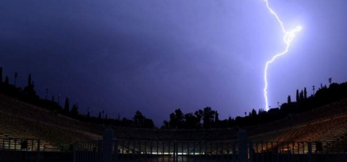 ΚΕΡΑΥΝΟΙ ΣΕ ΟΛΗ ΤΗΝ ΑΤΤΙΚΗ Σφοδρή καταιγίδα στην Αθήνα το βράδυ του Σαββάτου -Ακινητοποιήθηκαν ΙΧ στο Κερατσίνι
