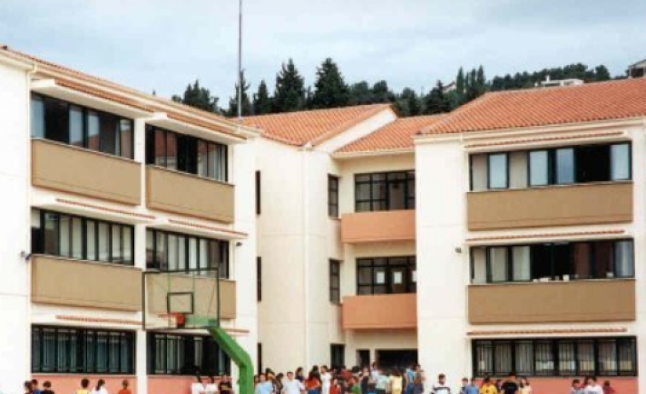 Αμφιλοχία: Επιτήδειοι έριξαν ναφθαλίνη και προκάλεσαν φθορές σε σχολικό συγκρότημα της περιοχής