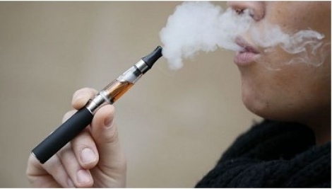 «Τέλος» το ηλεκτρονικό τσιγάρο στους δημόσιους χώρους με απόφαση της Βουλής