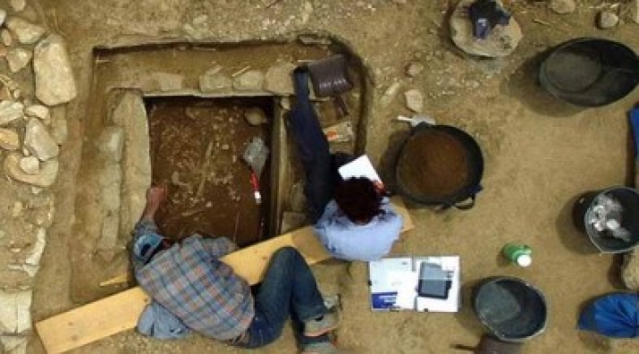 Σπάνιο εύρημα: Ανακαλύφθηκε στον Μαραθώνα τάφος πολεμιστή των μυκηναϊκών χρόνων