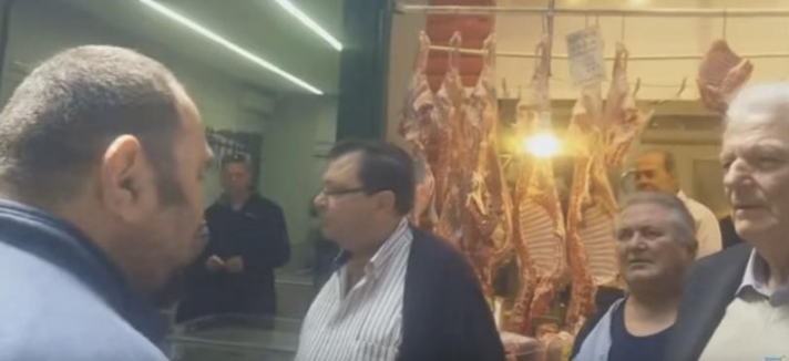 Αποδοκιμάστηκαν βουλευτές του ΣΥΡΙΖΑ στην Θεσσαλονίκη - «Είμαι χρυσαυγίτης και ρατσιστής» (Video)