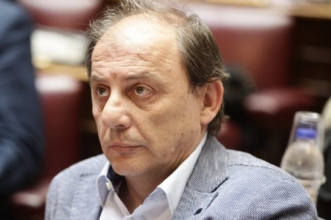 «Δεν γνωρίζω οικονομικά, μόνο μπακαλίστικα», παραδέχθηκε ο εισηγητής του ΣΥΡΙΖΑ για το 4ο μνημόνιο!