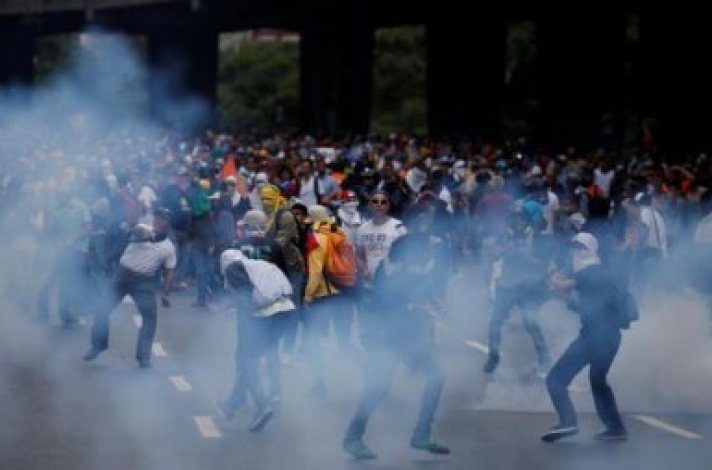 Βενεζουέλα: Οι διαδηλώσεις βάφτηκαν με αίμα...