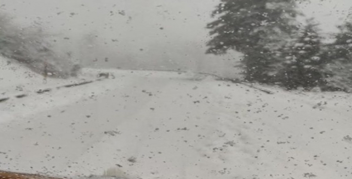 Απίστευτη χιονόπτωση στα Βαρδούσια στη Φθιώτιδα – Ανέβηκε η στάθμη του Σπερχειού ποταμού