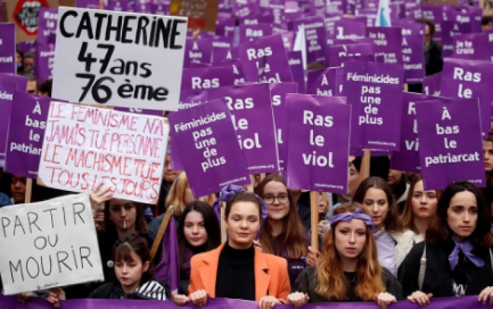Γαλλία: Χιλιάδες άνθρωποι διαδήλωσαν για να πουν «όχι» στη βία σε βάρος των γυναικών