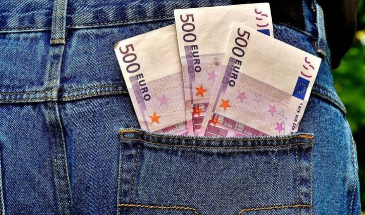 Αναδρομικά: Ποιοι θα λάβουν έως 7.400 ευρώ