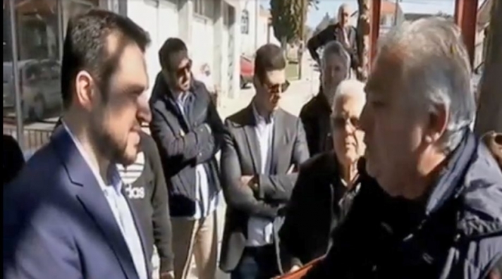 Περιμένουν τον Νίκο Παππά για την παρέλαση στη Λάρισα με συγκέντρωση για τη Μακεδονία