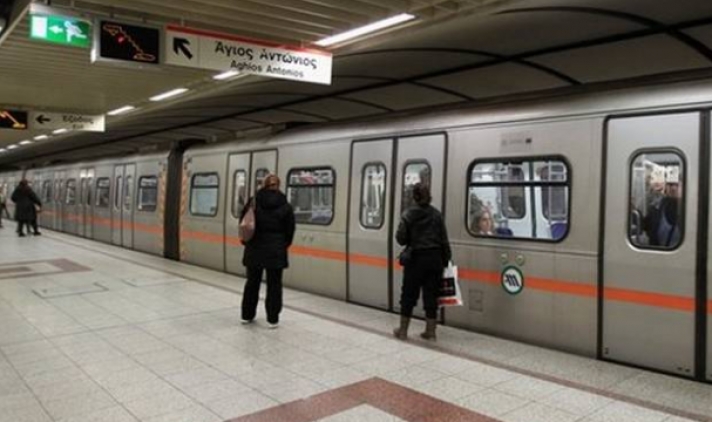 Κακοκαιρία: Ανοικτό το μετρό της Ομόνοιας για τους άστεγους