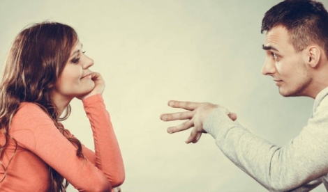 Προσοχή: Οι 10 κλασικές ερωτήσεις που κάνει μια Γυναίκα στο πρώτο ραντεβού!