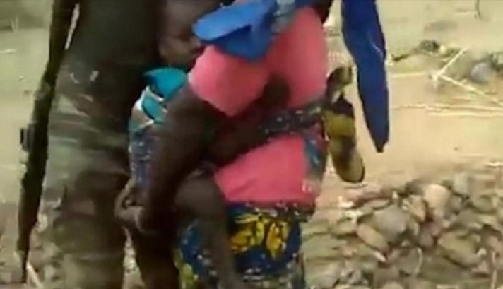 Βίντεο-σοκ: Στρατιώτες εκτελούν εν ψυχρώ δύο γυναίκες και δύο παιδιά στο Καμερούν