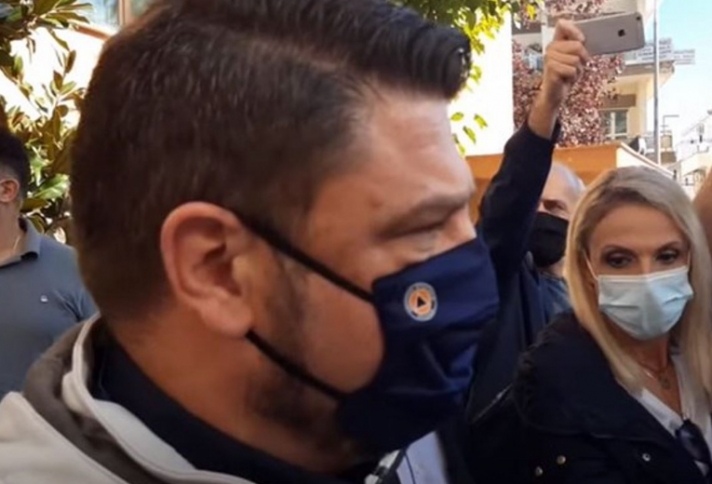 Κοζάνη: Τι δήλωσε ο παραγωγός που δέχθηκε την παρατήρηση Χαρδαλιά για τη μάσκα στη λαϊκή της πόλης