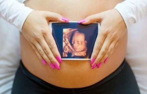 Μανικιούρ και πεντικιούρ στην εγκυμοσύνη: Είναι ασφαλές το τζελ και το ημιμόνιμο;