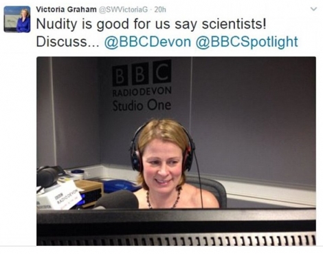 Δημοσιογράφος του BBC εμφανίστηκε γυμνή στην εκπομπή της Αφορμή στάθηκε μια έρευνα για τα πλεονεκτήματα του γυμνισμού