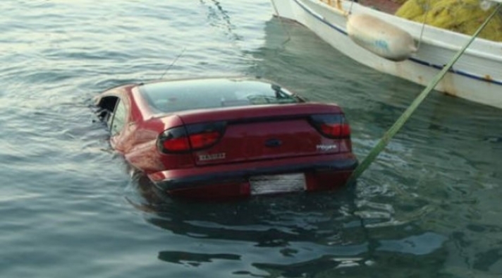 Παραλίγο τραγωδία στην Αιδηψό: Μητέρα και παιδί έπεσαν στη θάλασσα με το αυτοκίνητο
