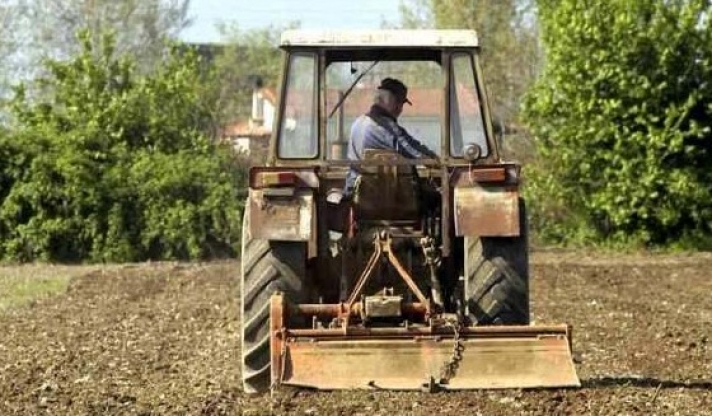 «Φορο-σοκ» για 575.000 μισθωτούς με αγροτικά εισοδήματα