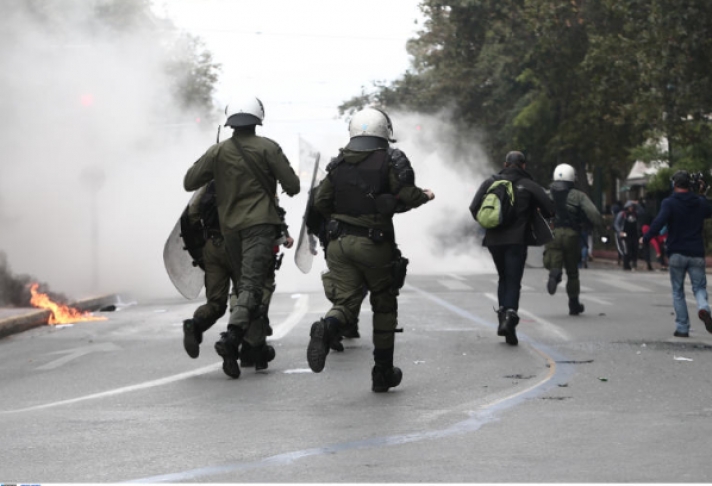 Xημικά και μολότοφ στο μαθητικό συλλαλητήριο στην Αθήνα – video