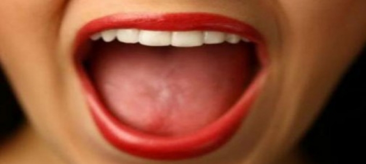Ο ύπουλος καρκίνος του στόματος. Τα σημάδια που δεν πρέπει να αγνοούν (κυρίως) οι καπνιστές
