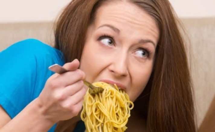 Προσοχή: Οι γυναίκες που τρώνε πολλά ζυμαρικά έχουν πιο γρήγορα…