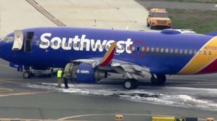 Πανικός σε πτήση: Νεκρή 43χρονη που έπεσε από το σπασμένο παράθυρο στα 32.500 πόδια