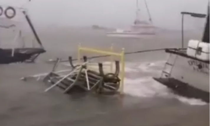 Ο «Ιανός» έβγαλε τα σκάφη στη στεριά! Αποκλειστικό βίντεο από την Κεφαλονιά!