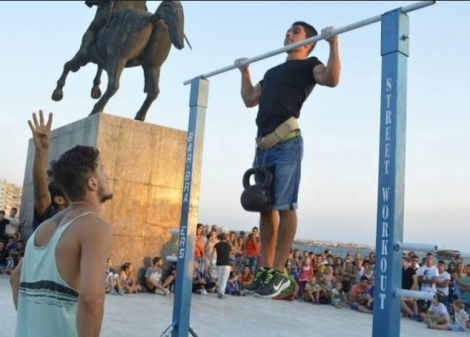 18χρονος από τη Θεσσαλονίκη κατέκτησε ρεκόρ Γκίνες στις έλξεις!