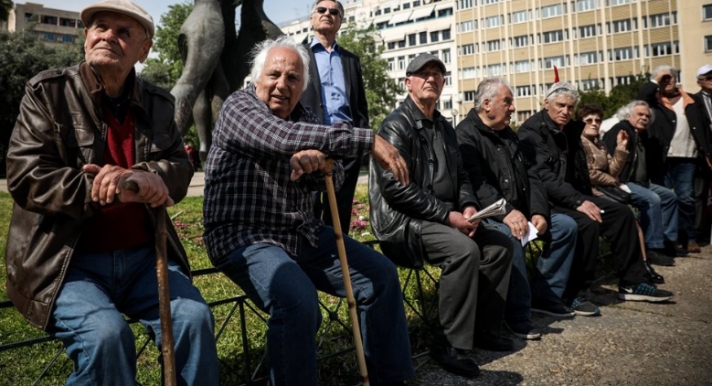 Συντάξεις: Πήραν €7.000 ευρώ από τους χαμηλοσυνταξιούχους και τους επιστρέφουν €500