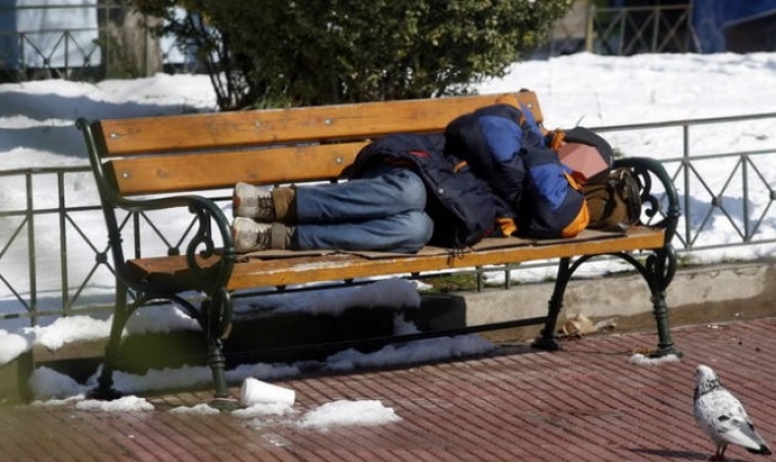 Κακοκαιρία: Δεκάδες άστεγοι βρήκαν καταφύγιο στους θερμαινόμενους χώρους του δήμου Αθηναίων