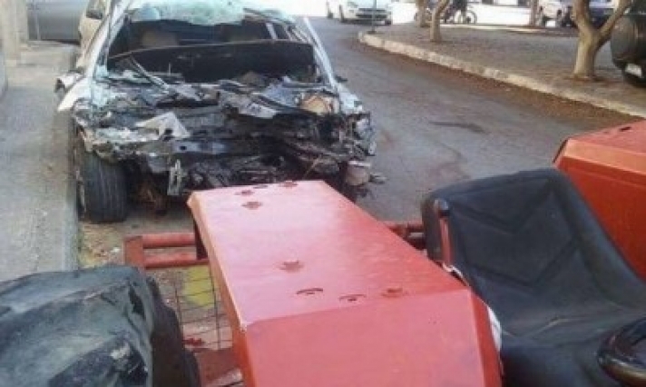 ΒΙΝΤΕΟ - Ένας 20 χρονος νεκρός και 2 τραυματίες από σύγκρουση αυτοκινήτου με τρακτέρ στην Κόρινθο