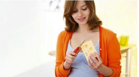 Πιο αδύνατοι όσοι τρώνε πολύ τυρί
