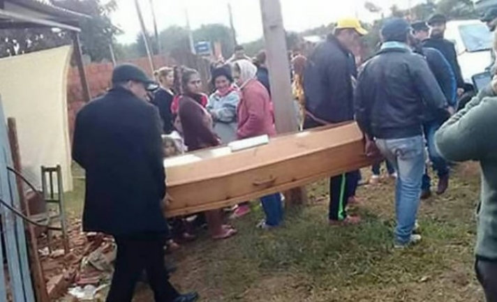 ΣΟΚ: Ο «νεκρός» γιος τους εμφανίστηκε στην κηδεία του!