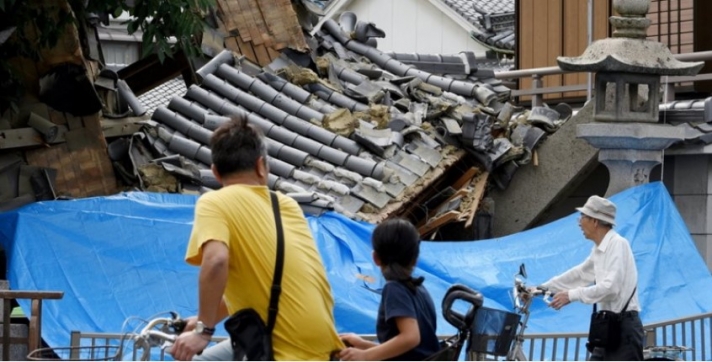 Βίντεο: Η στιγμή που ο σεισμός 6,1 βαθμών χτυπά την Οσάκα στην Ιαπωνία