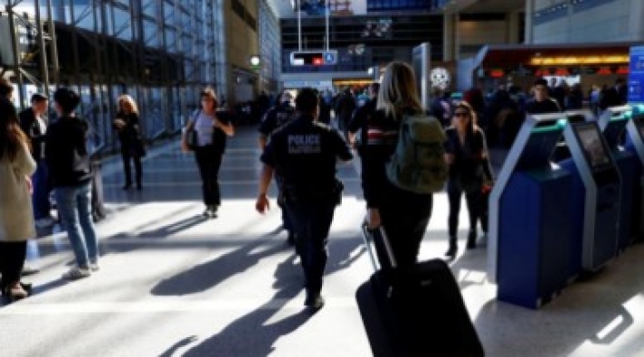 Τραμπ: Οι αεροπορικές εταιρείες να πετούν τους μετανάστες από τα αεροπλάνα