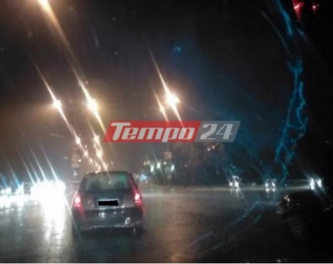 Δυνατή βροχή και μανιασμένος αέρας στη Δυτική Ελλάδα - Εγκλωβίστηκαν αυτοκίνητα στη γέφυρα Μιντιλογλίου [vid]