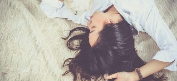 ΕΡΕΥΝΑ - Εξυπνότεροι όσοι κοιμούνται τα ξημερώματα – Και αυτοί που αντιστέκονται στο ξυπνητήρι