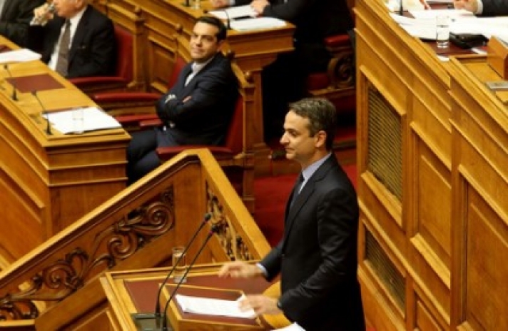 Σκληρή αντιπαράθεση στη Βουλή: Μητσοτάκης: Εκλογές τώρα - Τσίπρας: Δεν θα σας κάνουμε τη χάρη